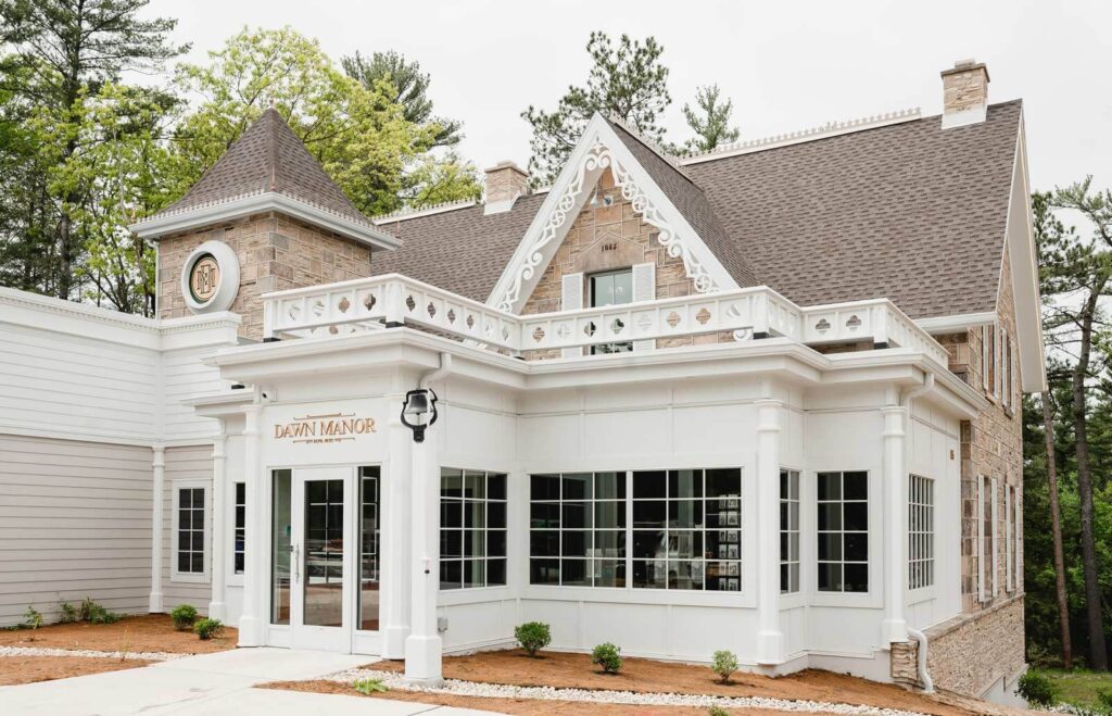 exterior of Victorian-style restaurant Dawn Manor in Wisconsin Dells